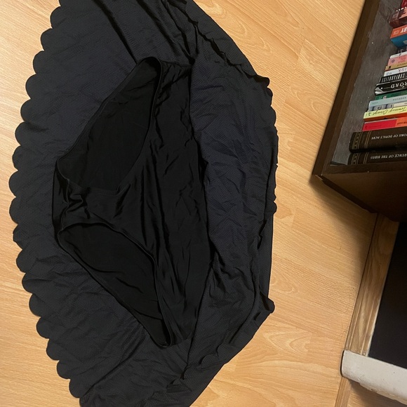 Scalloped skirt bikini bottoms - Picture 2 of 4